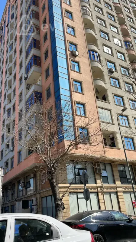 Satılır 3 otaqlı yeni tikili 130 m²