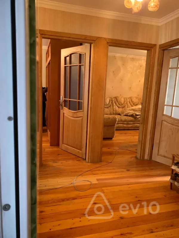 Kirayə verilir 4 otaqlı köhnə tikili 75 m²