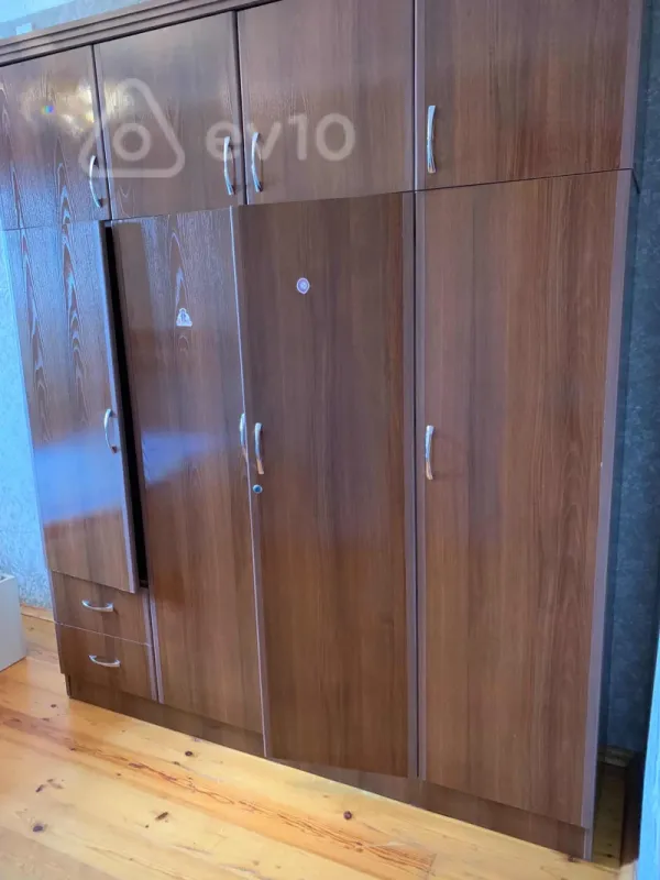 Kirayə verilir 4 otaqlı köhnə tikili 75 m²