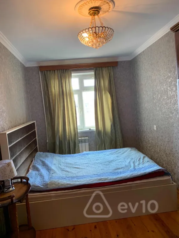 Kirayə verilir 4 otaqlı köhnə tikili 75 m²