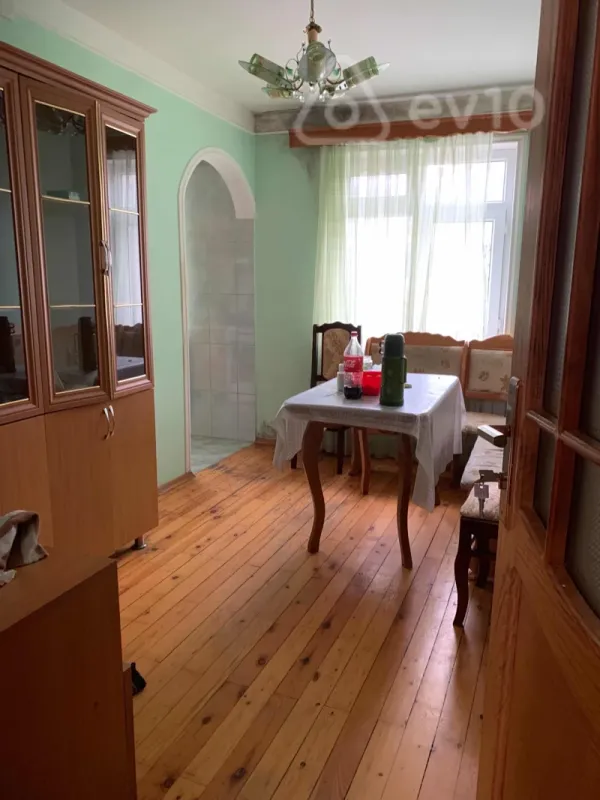 Kirayə verilir 4 otaqlı köhnə tikili 75 m²