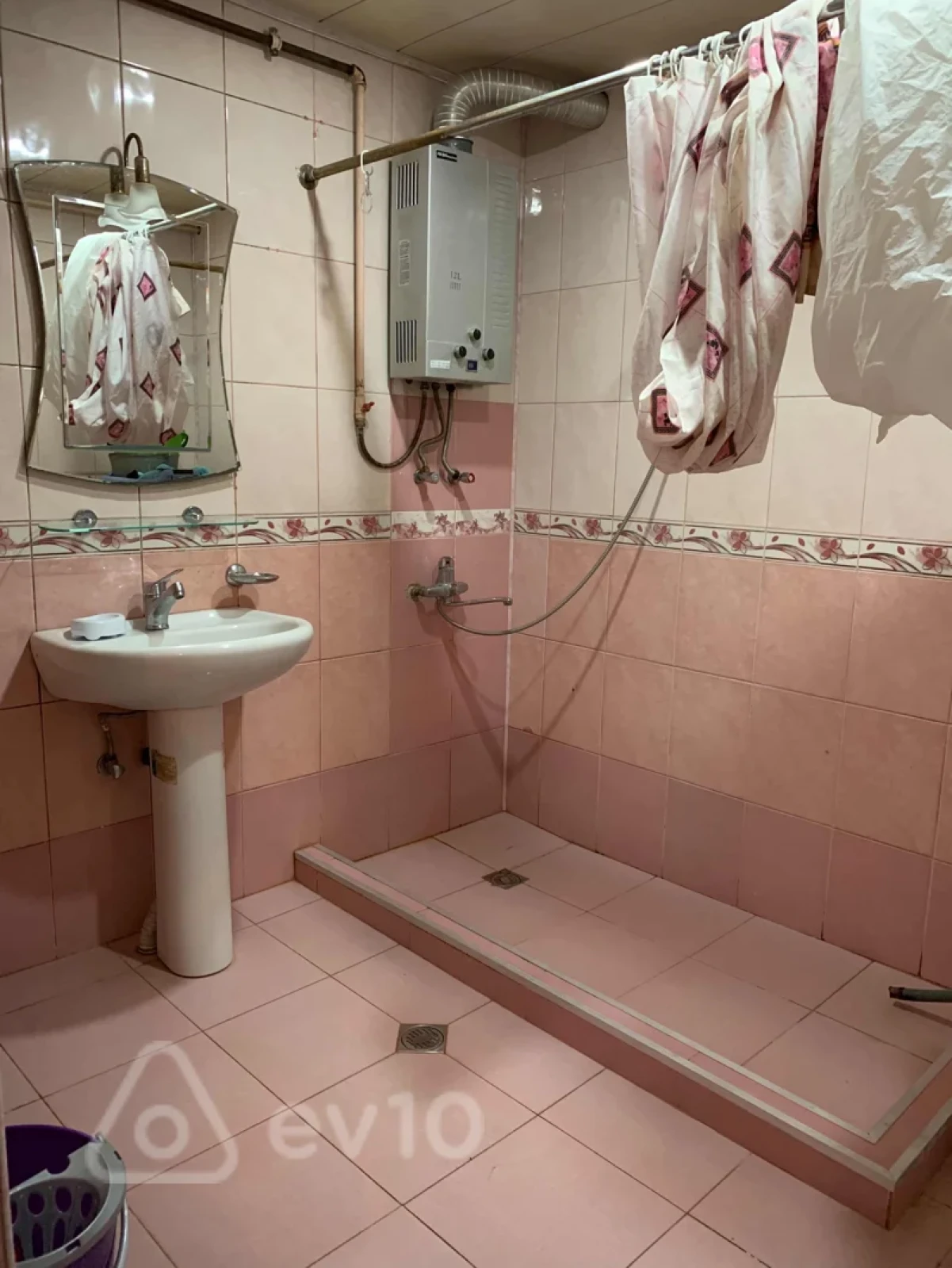 Kirayə verilir 4 otaqlı köhnə tikili 75 m²