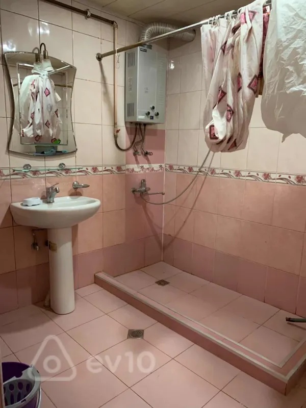 Kirayə verilir 4 otaqlı köhnə tikili 75 m²