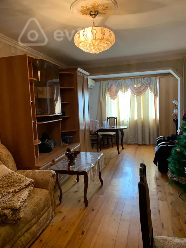 Kirayə verilir 4 otaqlı köhnə tikili 75 m²
