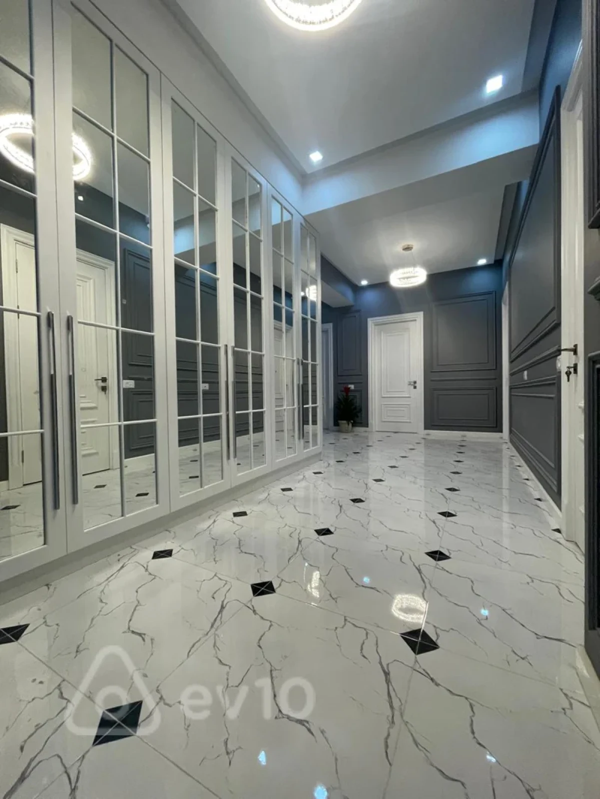 Satılır 3 otaqlı yeni tikili 138 m²