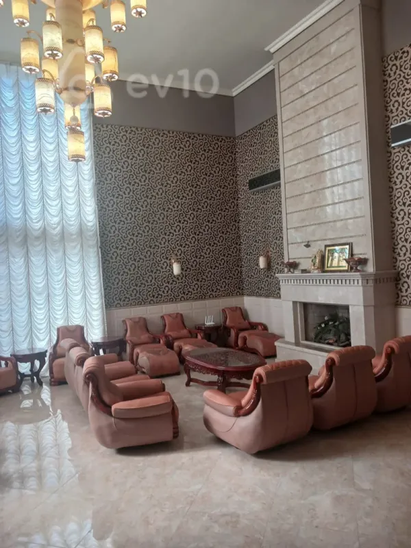 Satılır 8 otaqlı həyət evi 1000 m²