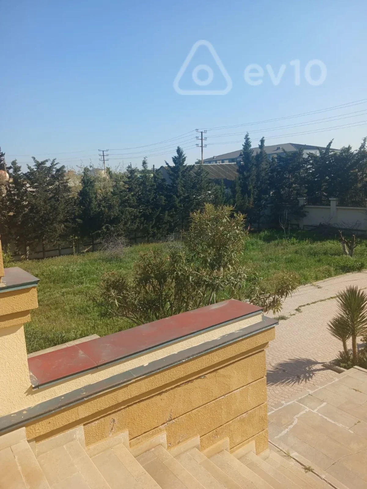Satılır 8 otaqlı həyət evi 1000 m²