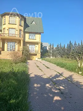 Satılır 8 otaqlı həyət evi 1000 m²