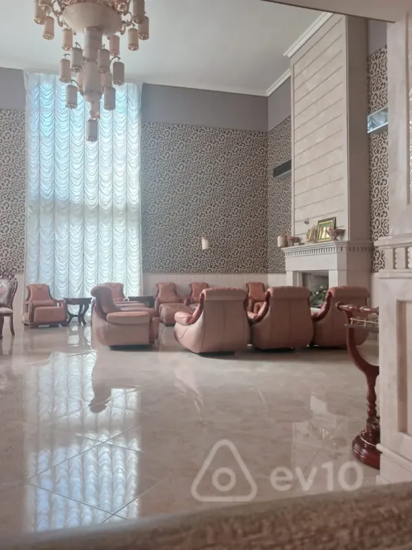 Satılır 8 otaqlı həyət evi 1000 m²
