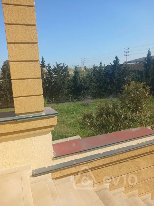 Satılır 8 otaqlı həyət evi 1000 m²