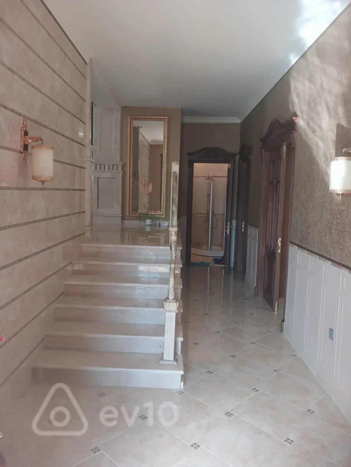 Satılır 8 otaqlı həyət evi 1000 m²