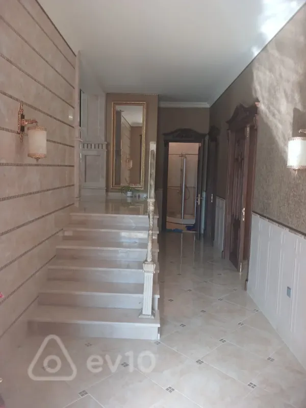 Satılır 8 otaqlı həyət evi 1000 m²