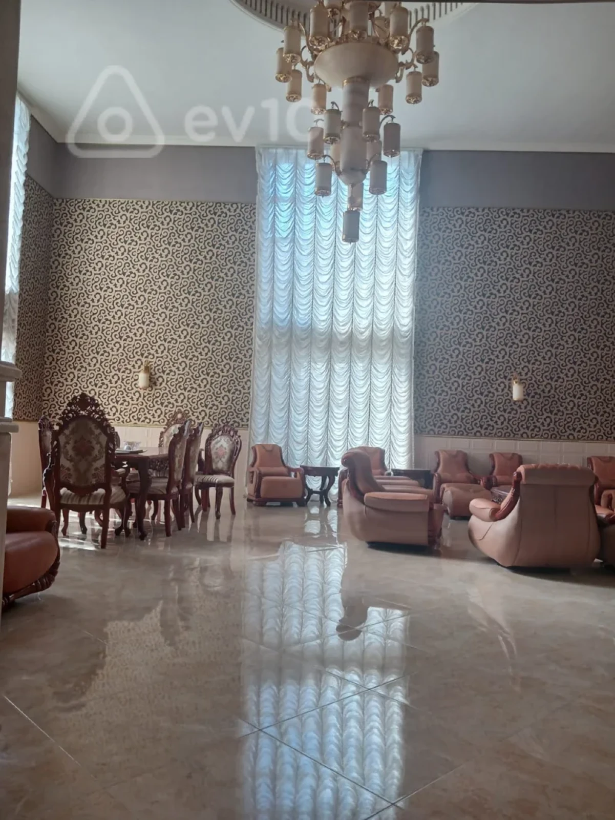 Satılır 8 otaqlı həyət evi 1000 m²
