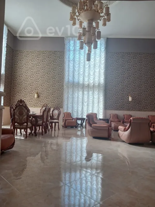 Satılır 8 otaqlı həyət evi 1000 m²