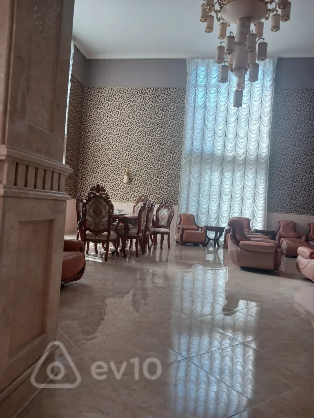 Satılır 8 otaqlı həyət evi 1000 m²