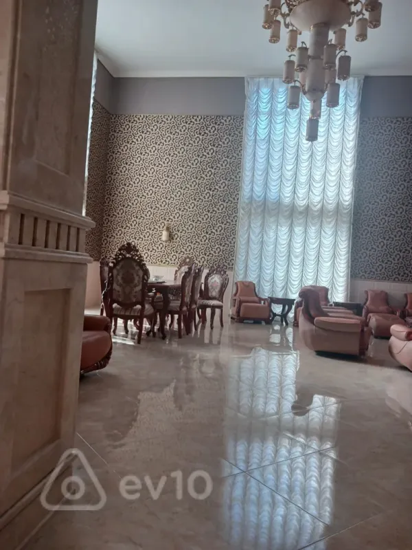 Satılır 8 otaqlı həyət evi 1000 m²