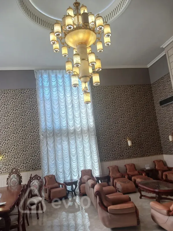 Satılır 8 otaqlı həyət evi 1000 m²