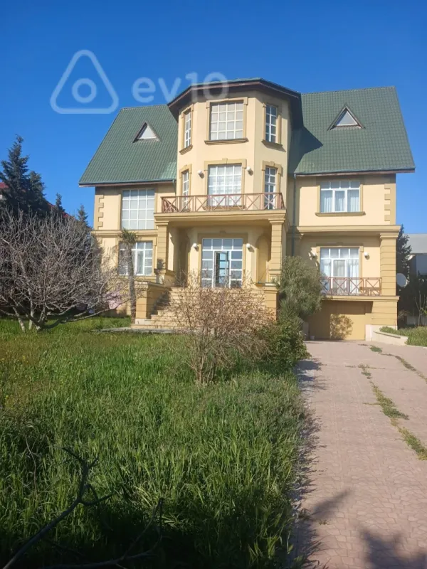 Satılır 8 otaqlı həyət evi 1000 m²