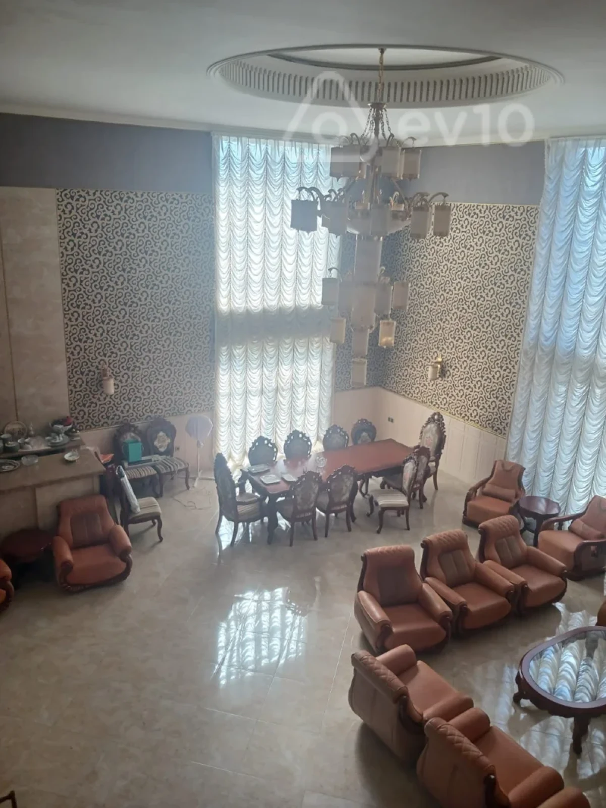 Satılır 8 otaqlı həyət evi 1000 m²