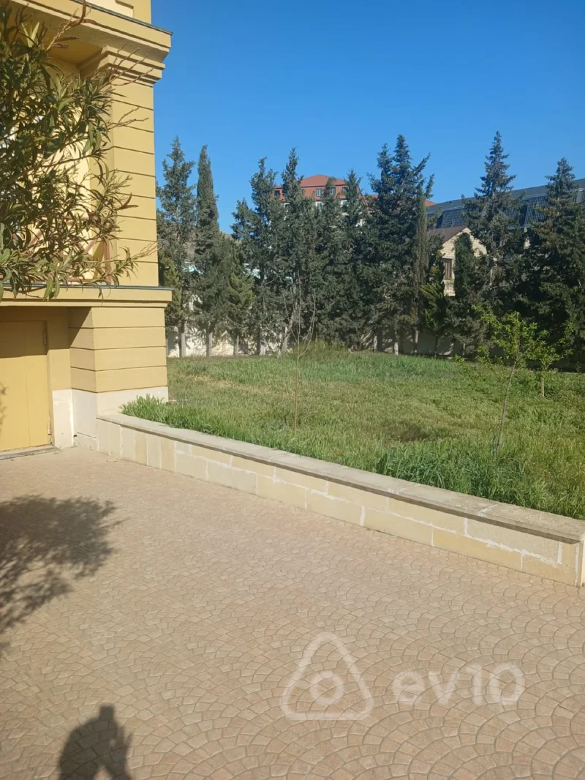 Satılır 8 otaqlı həyət evi 1000 m²