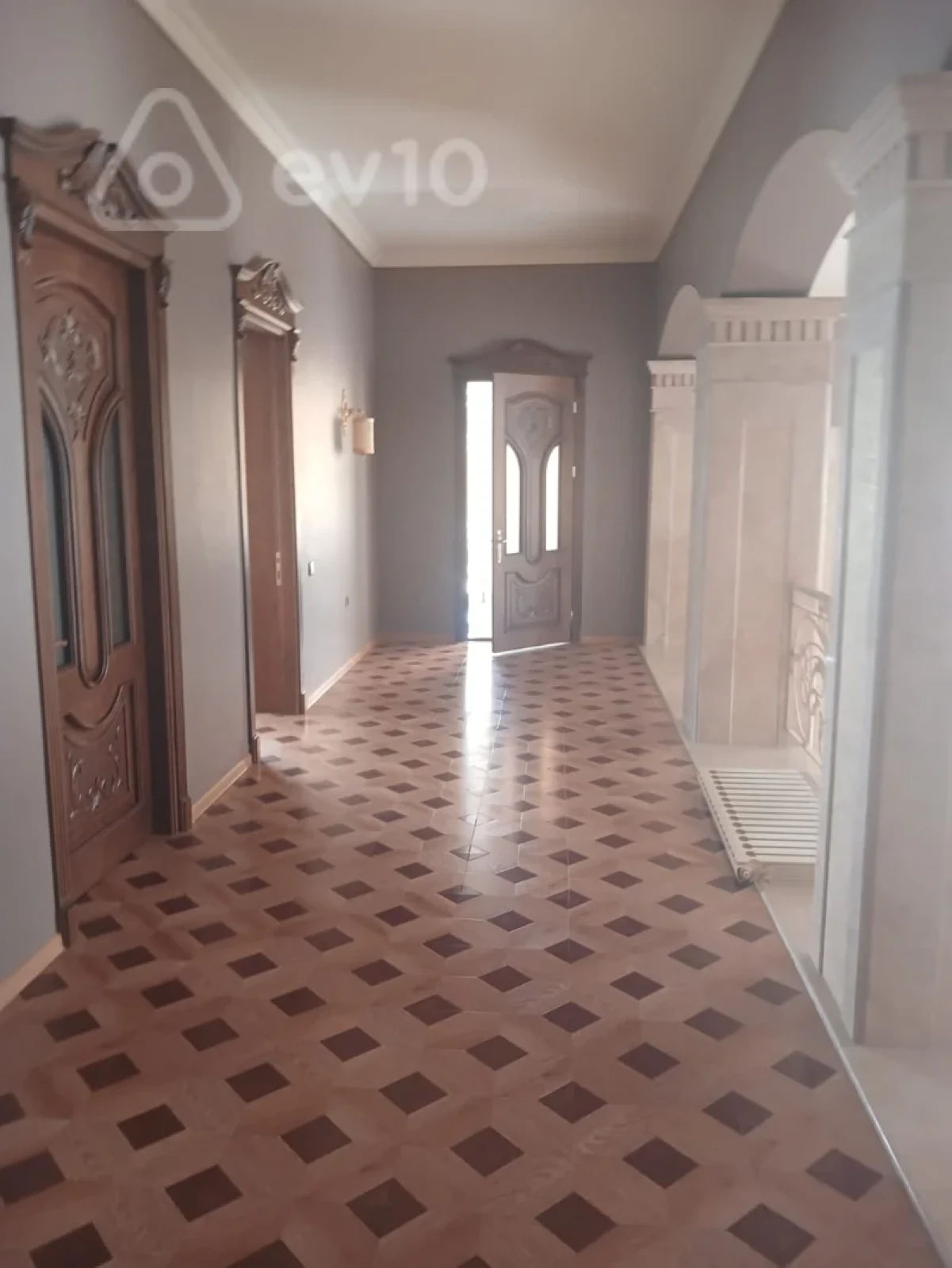 Satılır 8 otaqlı həyət evi 1000 m²