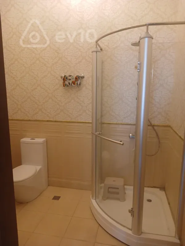 Satılır 8 otaqlı həyət evi 1000 m²