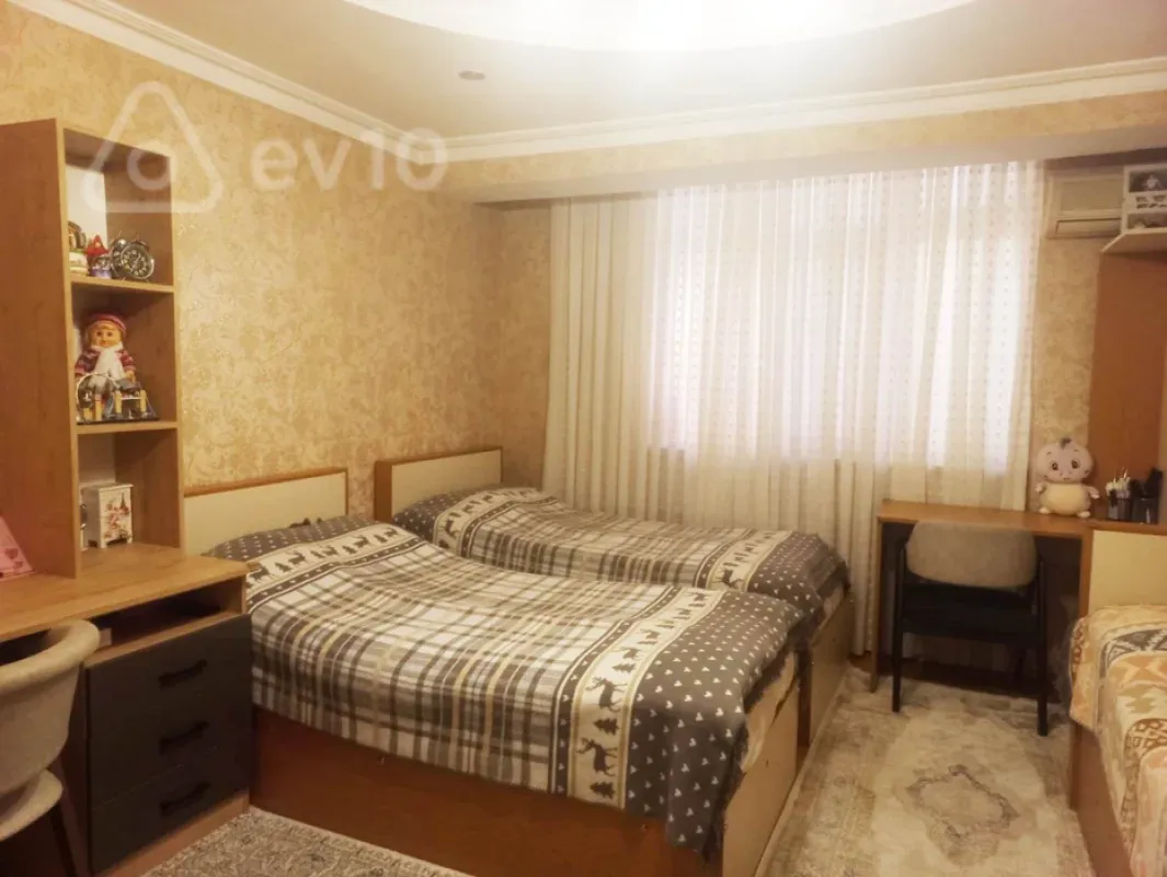 Satılır 4 otaqlı köhnə tikili 110 m²