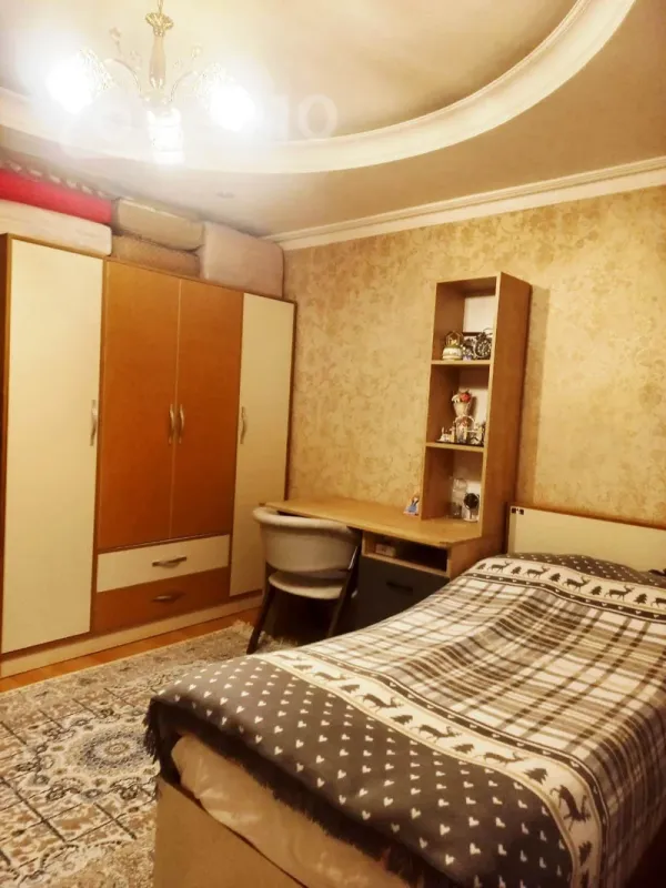 Satılır 4 otaqlı köhnə tikili 110 m²