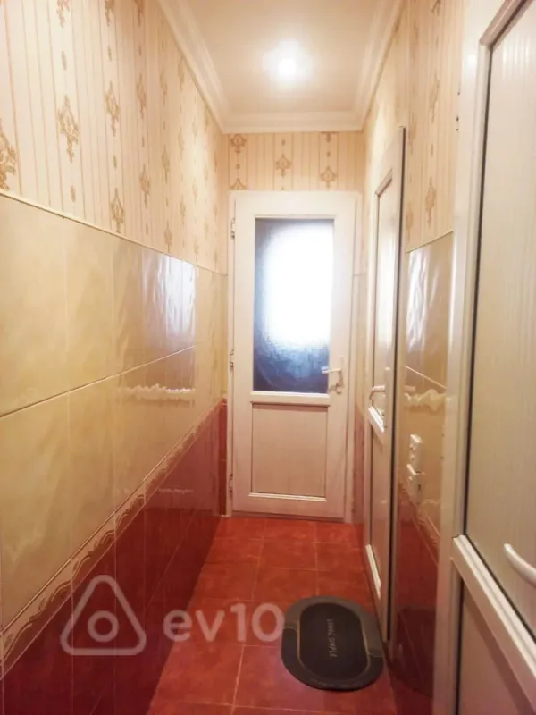 Satılır 4 otaqlı köhnə tikili 110 m²