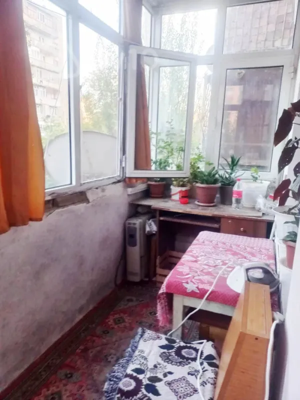 Satılır 4 otaqlı köhnə tikili 110 m²