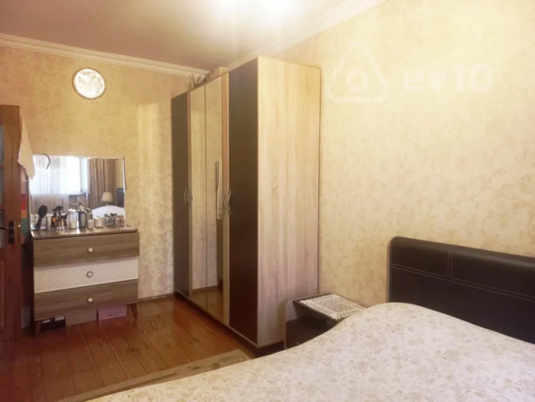 Satılır 4 otaqlı köhnə tikili 110 m²