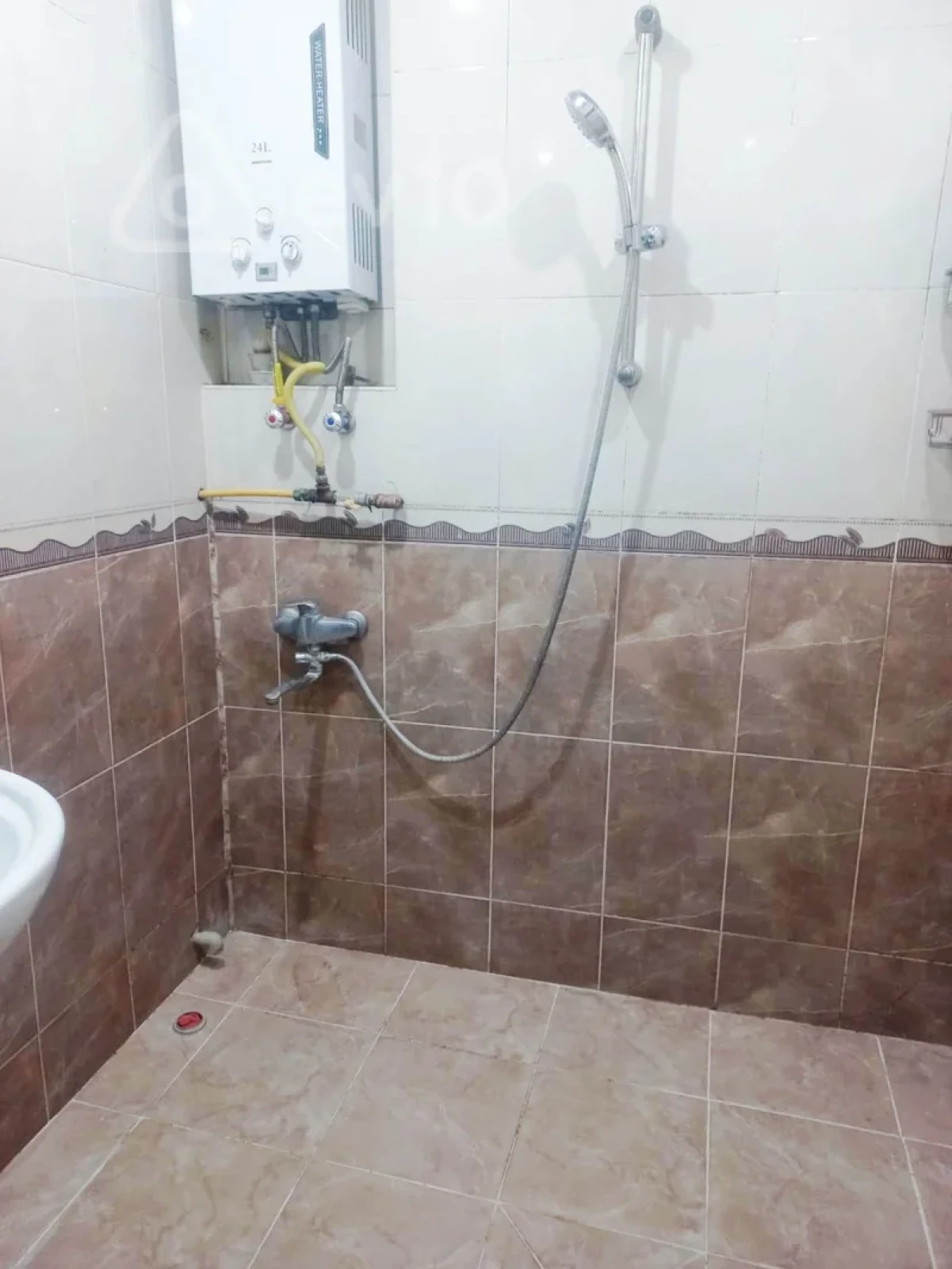 Satılır 4 otaqlı köhnə tikili 110 m²