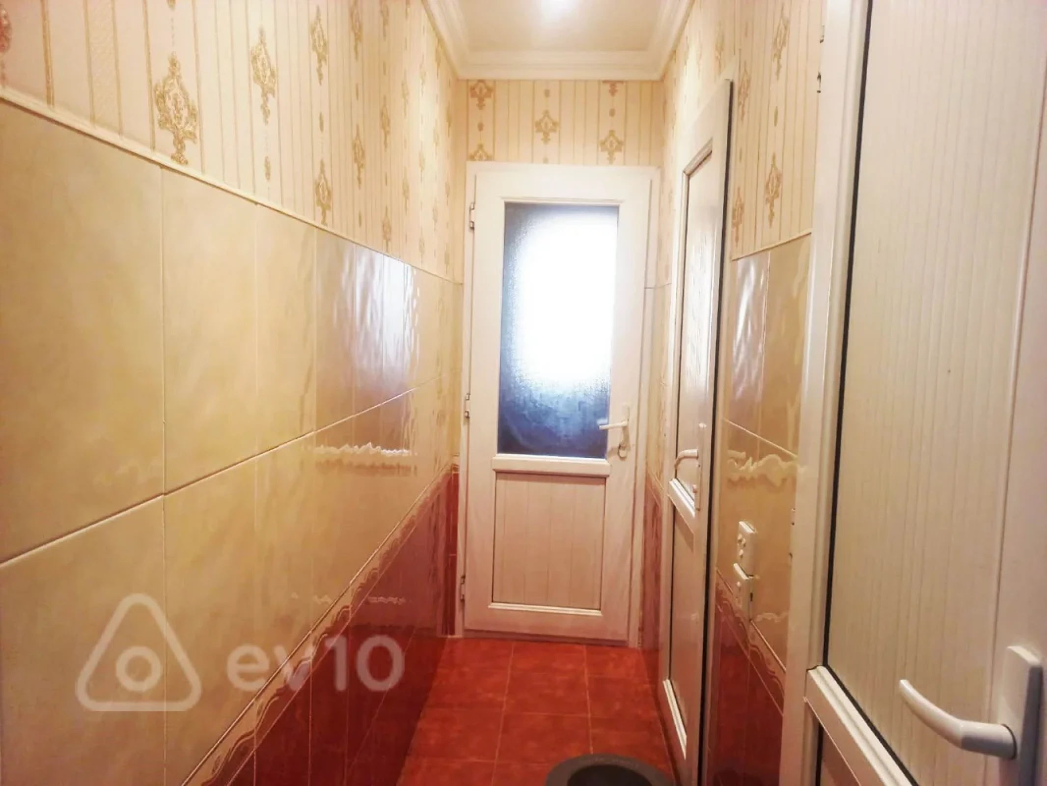 Satılır 4 otaqlı köhnə tikili 110 m²