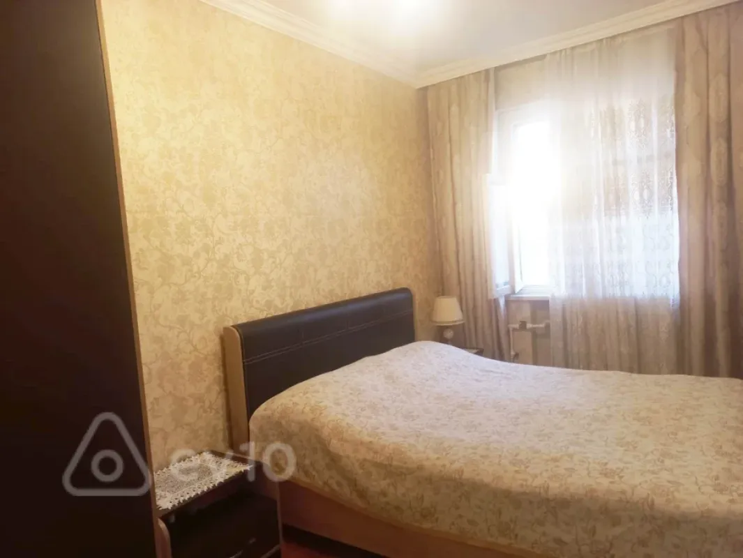 Satılır 4 otaqlı köhnə tikili 110 m²