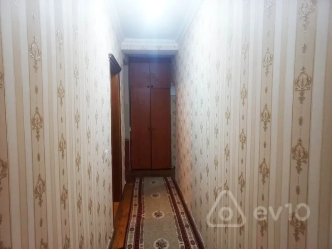 Satılır 4 otaqlı köhnə tikili 110 m²