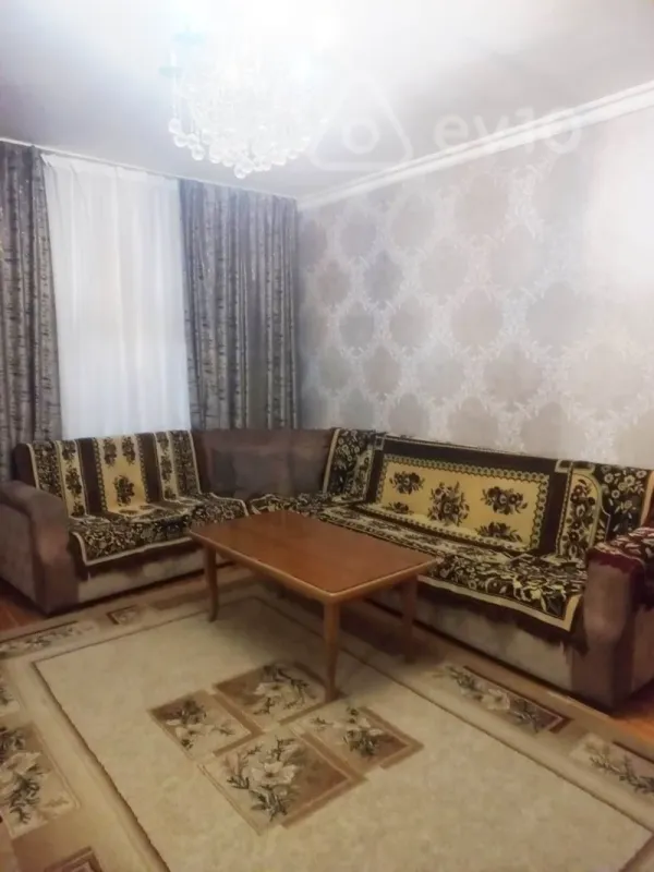Satılır 4 otaqlı köhnə tikili 110 m²