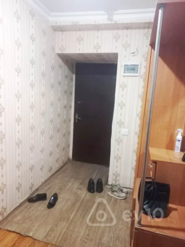 Satılır 4 otaqlı köhnə tikili 110 m²