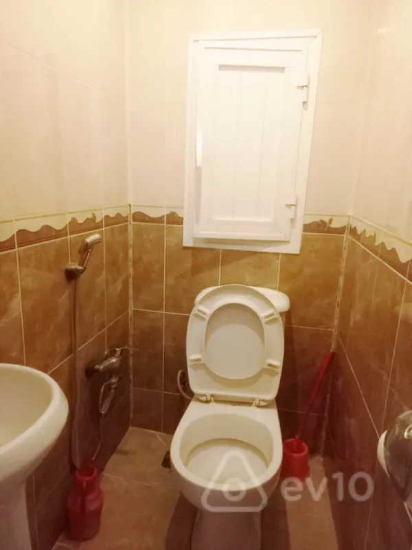 Satılır 4 otaqlı köhnə tikili 110 m²