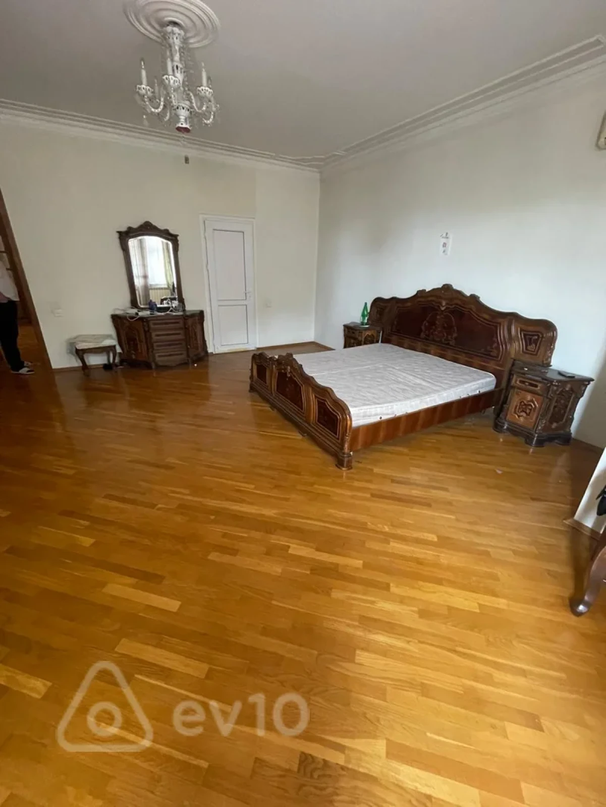 Satılır 7 otaqlı həyət evi 725 m²