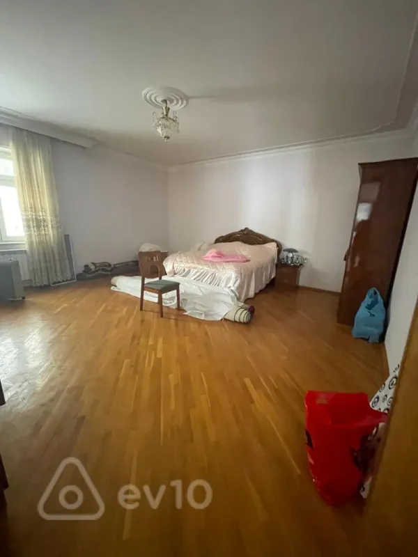 Satılır 7 otaqlı həyət evi 725 m²