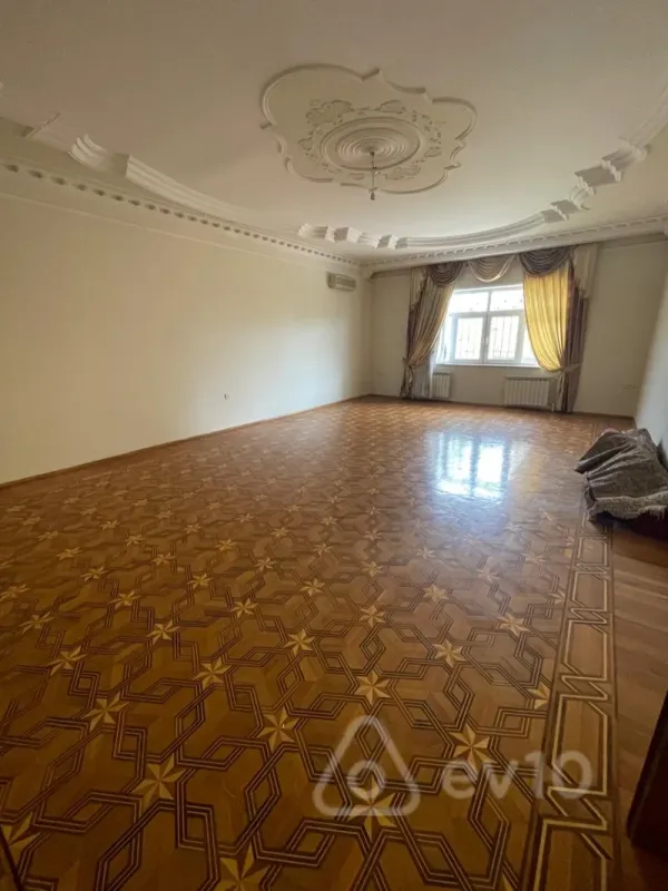 Satılır 7 otaqlı həyət evi 725 m²