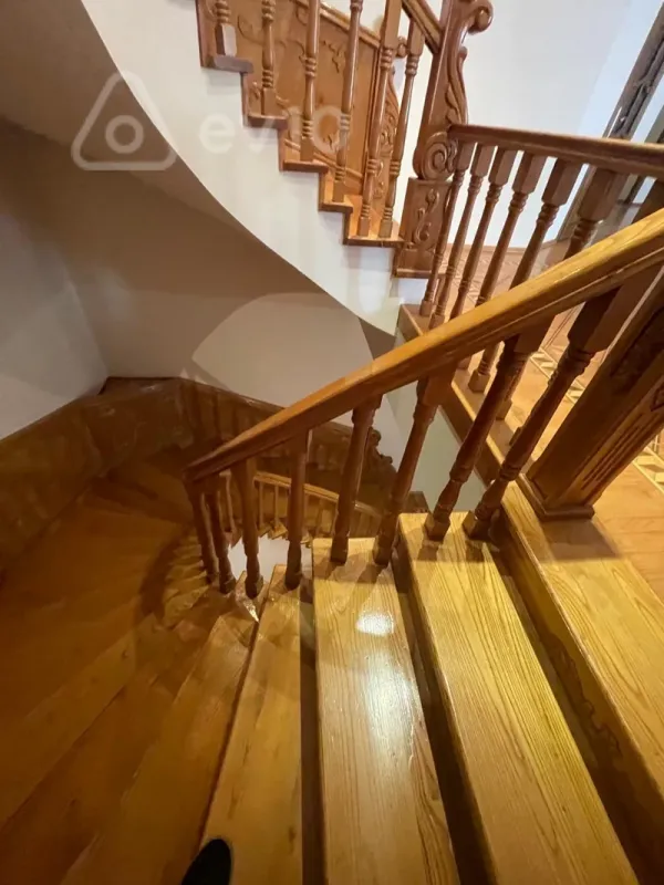 Satılır 7 otaqlı həyət evi 725 m²