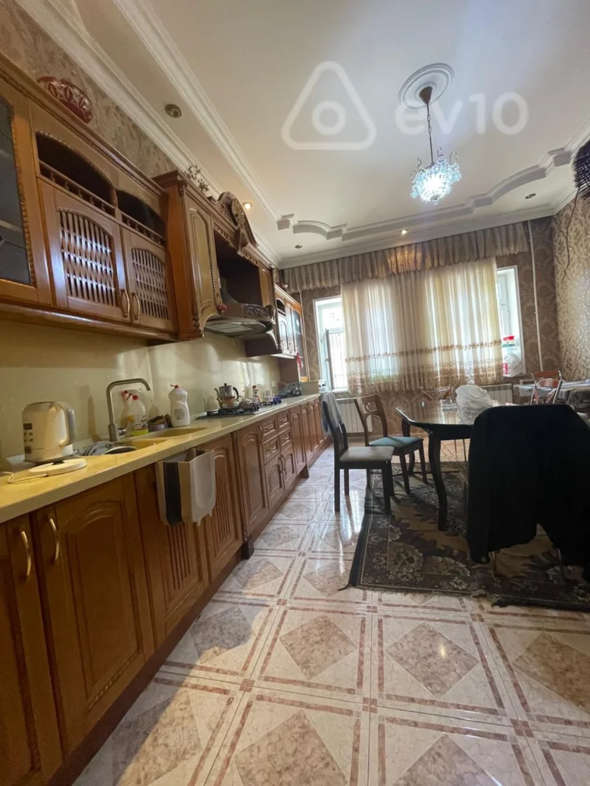 Satılır 7 otaqlı həyət evi 725 m²