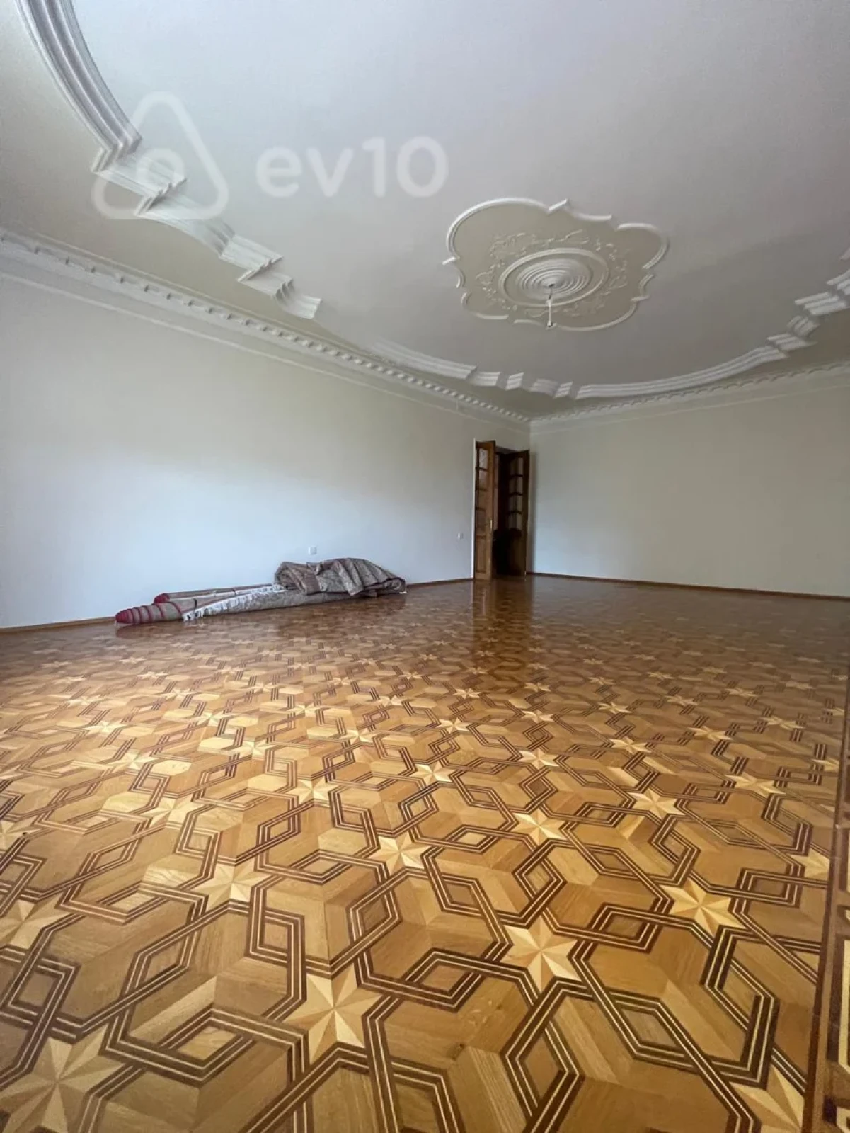 Satılır 7 otaqlı həyət evi 725 m²