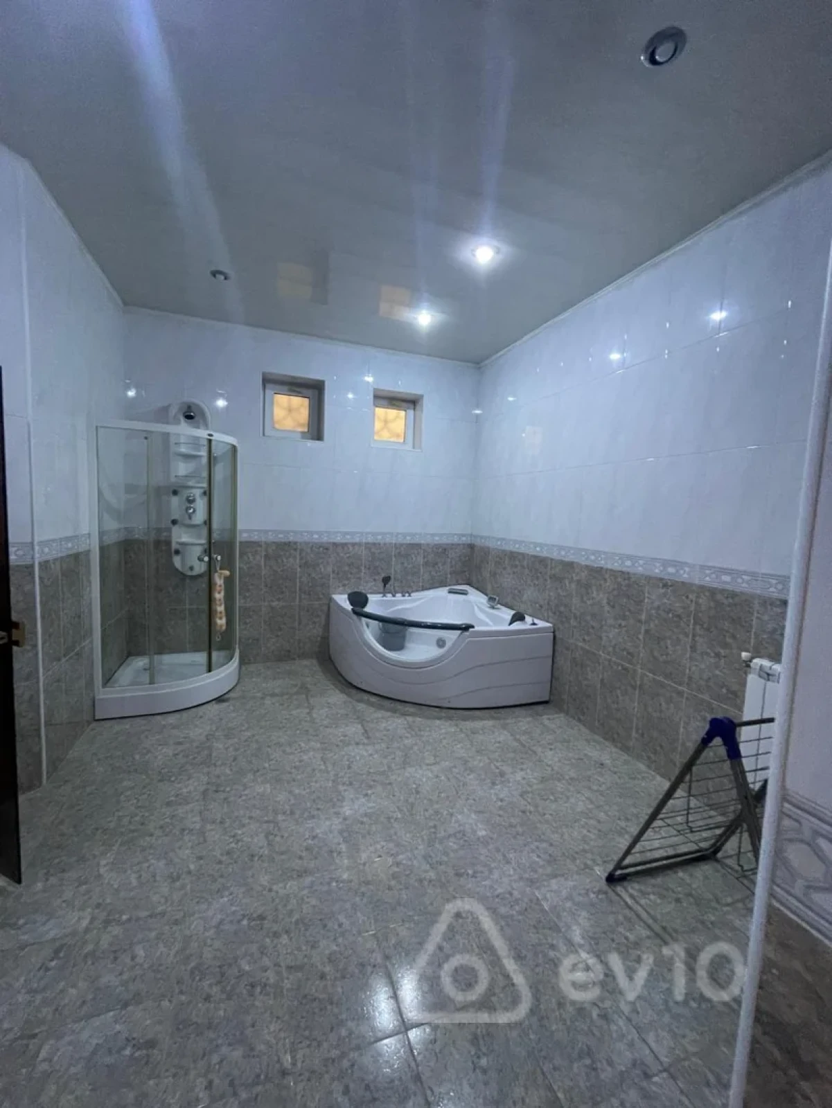 Satılır 7 otaqlı həyət evi 725 m²