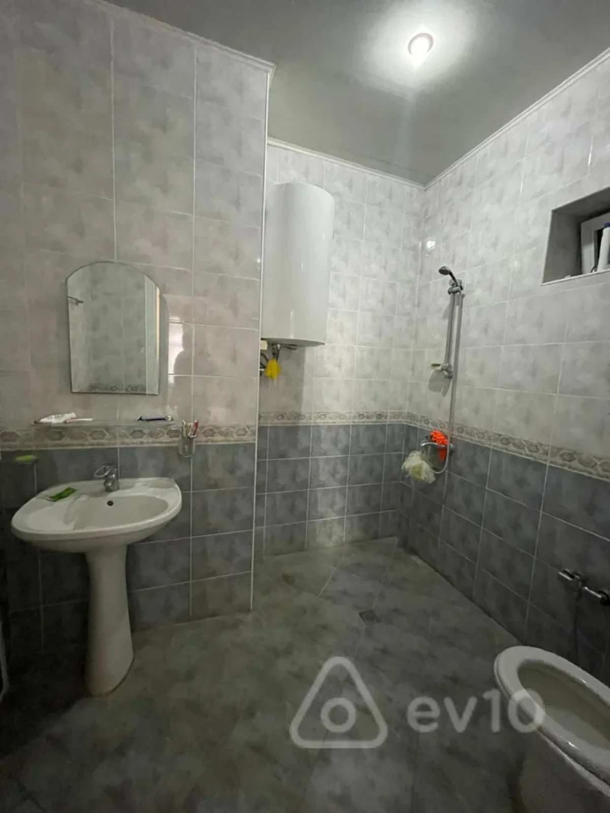 Satılır 7 otaqlı həyət evi 725 m²