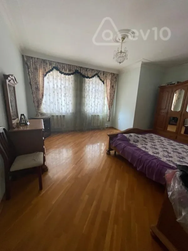 Satılır 7 otaqlı həyət evi 725 m²
