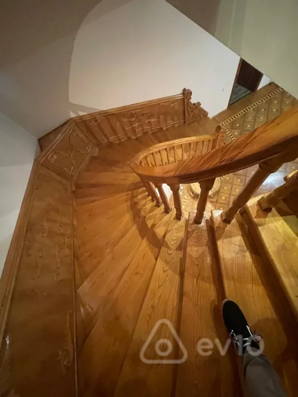 Satılır 7 otaqlı həyət evi 725 m²