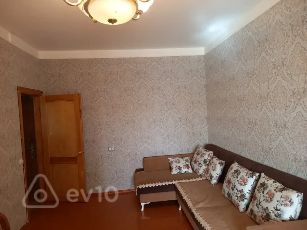 Satılır 2 otaqlı köhnə tikili 45 m²