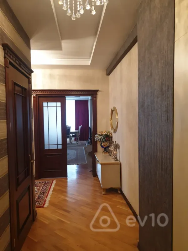 Satılır 3 otaqlı yeni tikili 140 m²